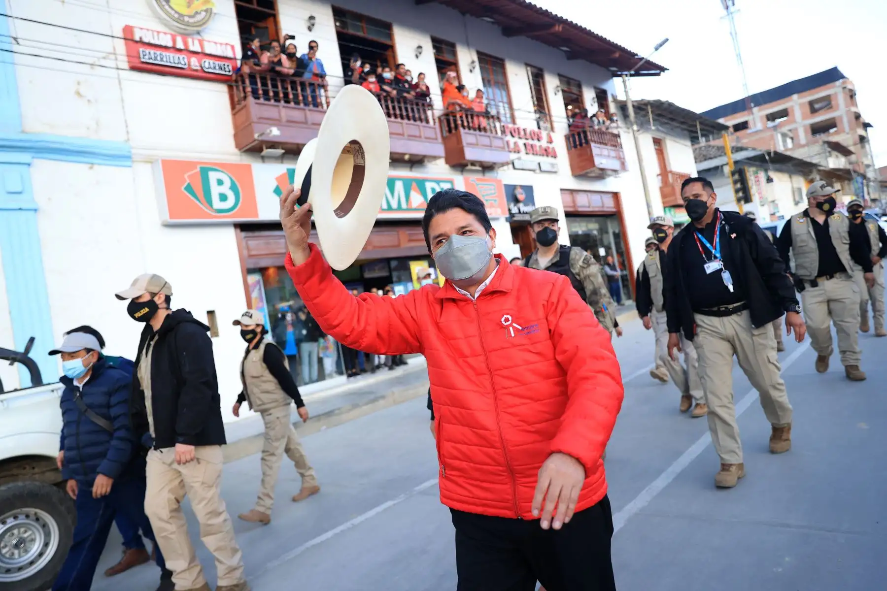 Luego de finalizado el Consejo de Ministros Descentralizado el presidente Pedro Castillo, sostuvo un encuentro con los pobladores en la plaza de armas de Celendín, Cajamarca.
Foto: ANDINA/Presidencia Perú
