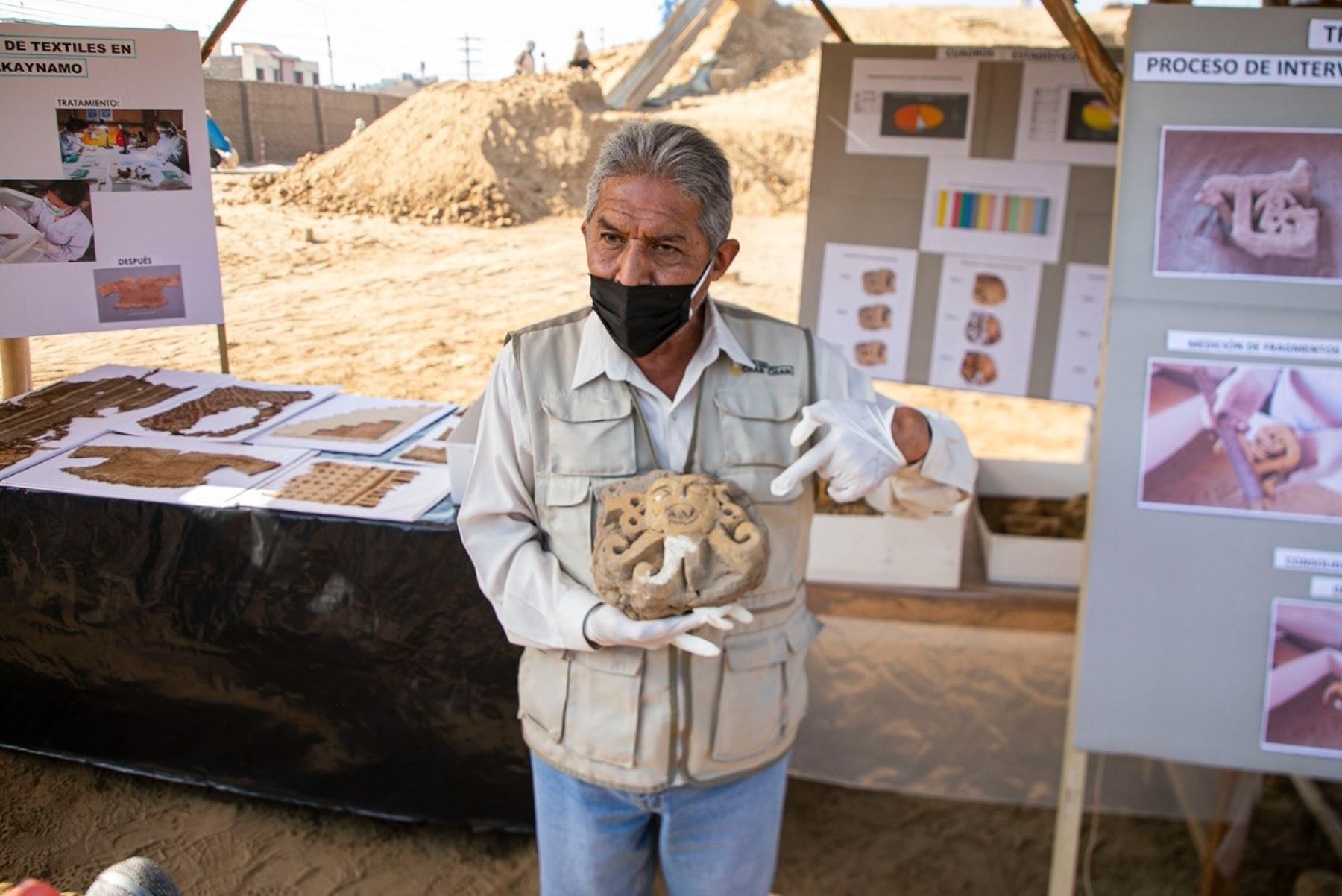 Especialistas del Proyecto Especial Complejo Arqueológico Chan Chan descubrieron fragmentos con iconografía antropomorfa en la huaca Takaynamo, ubicado en la provincia de Trujillo. Foto: ANDINA/Difusión