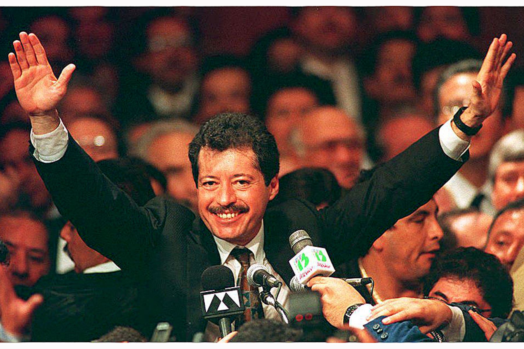 Colosio, del entonces hegemónico Partido Revolucionario Institucional (PRI), recibió dos balazos el 23 de marzo de 1994 mientras saludaba a la multitud en un mitin en el popular barrio de Lomas Taurinas, en la fronteriza Tijuana. Foto: AFP