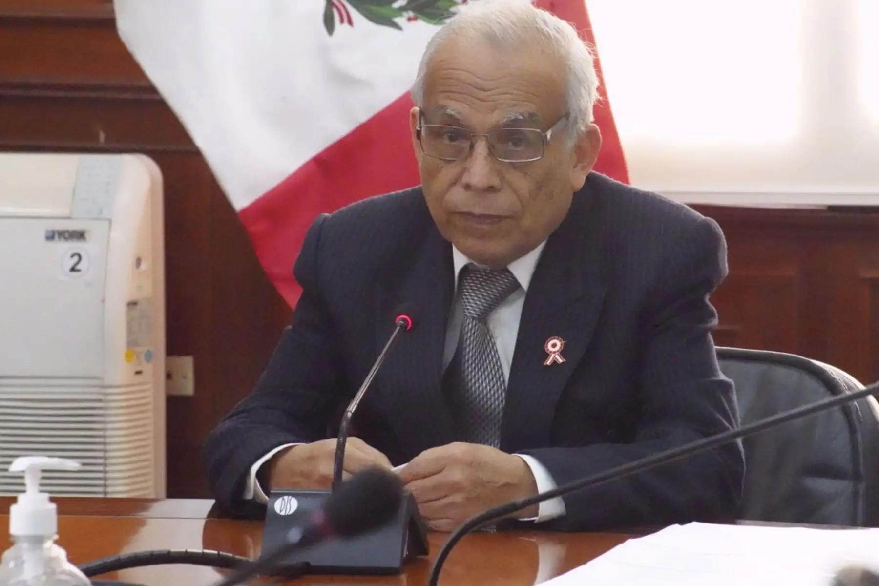 Presidente del Consejo de Ministros, Aníbal Torres, dio la bienvenida a los representantes de la Asociación Unión Asháninka y Nomatsiguenga del Valle de Pangoa (Kanuja), quienes dialogaron con representantes de la entidad para impulsar proyectos de inversión para beneficio de la localidad.
Foto: PCM