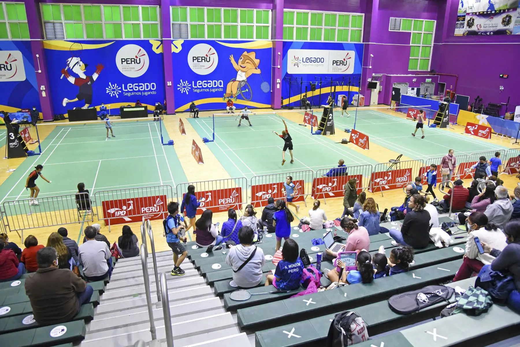A sus 22 años, Inés Castillo ha marcado un hito importante en la historia del bádminton peruano, al consagrarse como la mejor en los Juegos Bolivarianos Valledupar 2022, ganando cuatro preseas de oro en las modalidades individual, dobles, equipos y dobles mixto. 
Foto: Legado