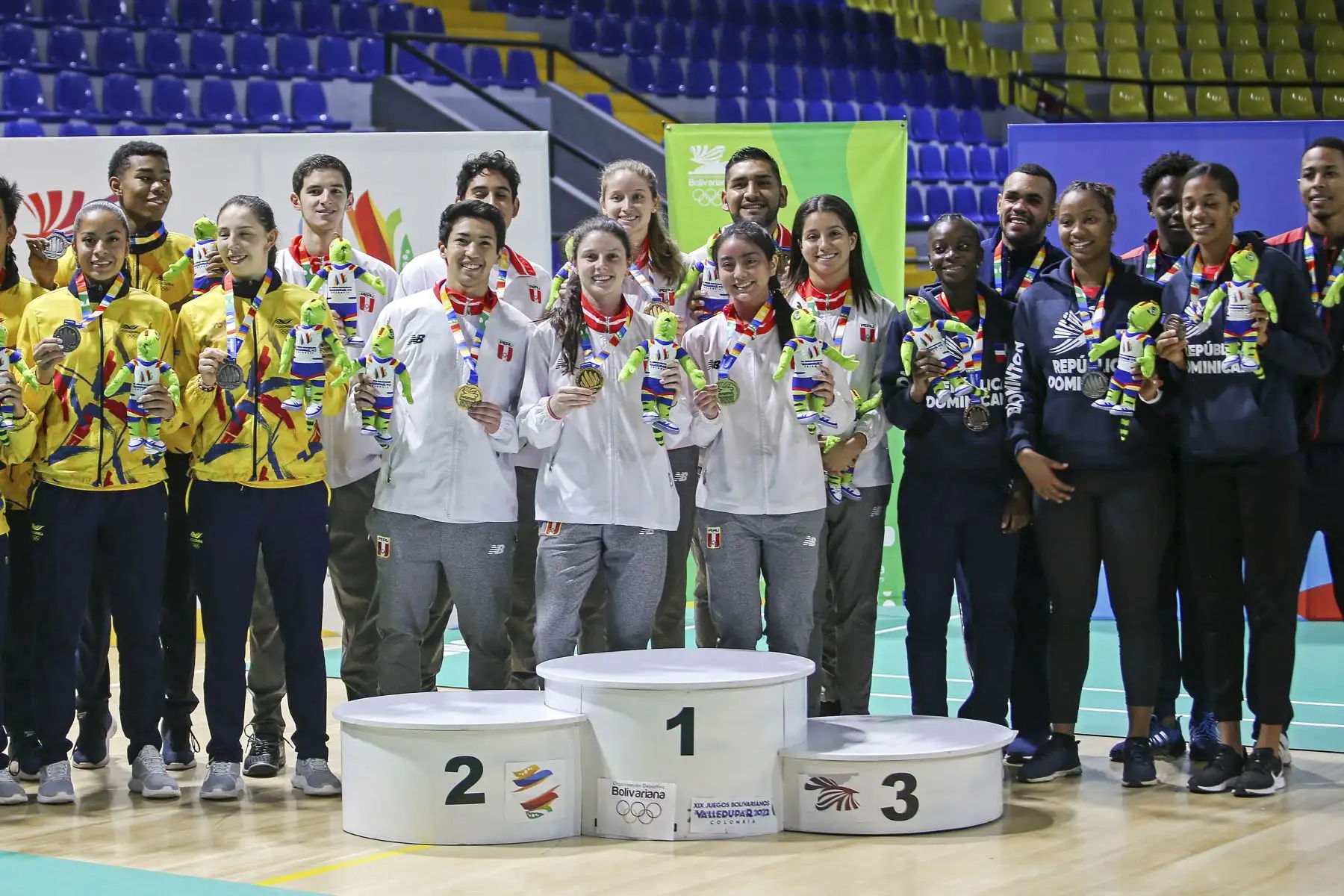 A sus 22 años, Inés Castillo ha marcado un hito importante en la historia del bádminton peruano, al consagrarse como la mejor en los Juegos Bolivarianos Valledupar 2022, ganando cuatro preseas de oro en las modalidades individual, dobles, equipos y dobles mixto.
Foto: Legado