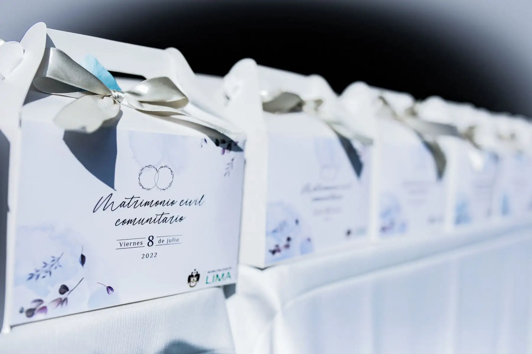 Cada una de las parejas recibió una constancia de matrimonio, un refrigerio y una porción de torta. Los recién casados bailaron su primera canción juntos y se tomaron fotos para el recuerdo.
Foto: Municipalidad de Lima
