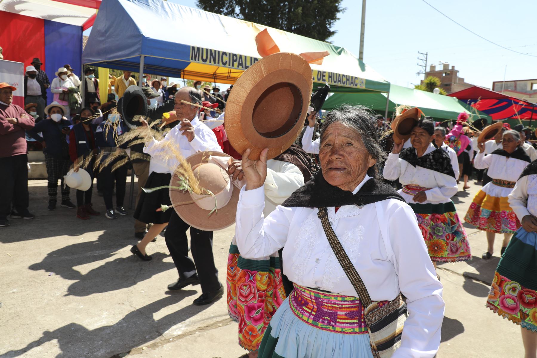El Primer Encuentro Birregional Junín-Huancavelica de Saberes Productivos mostró conocimientos ancestrales y prácticas tradicionales de los adultos mayores de la sierra central. Foto: ANDINA/Pensión 65