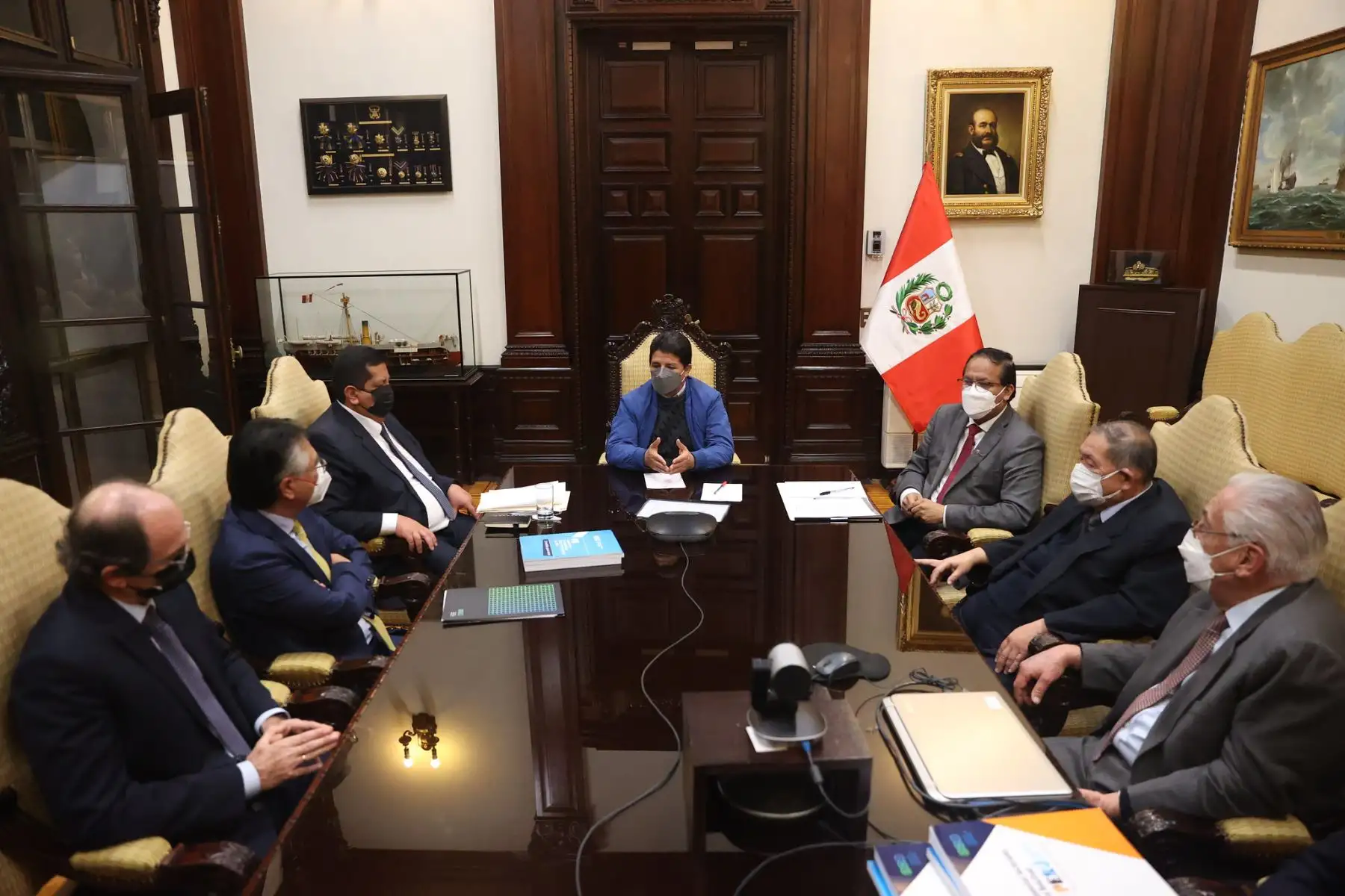 El presidente Pedro Castillo sostiene una reunión de trabajo con los representantes de la Sociedad Nacional de Industria, en el que se abordan diversas acciones para fortalecer la productividad en las regiones, así como propuestas para el desarrollo social y económico del país.
Foto: ANDINA/Prensa Presidencia