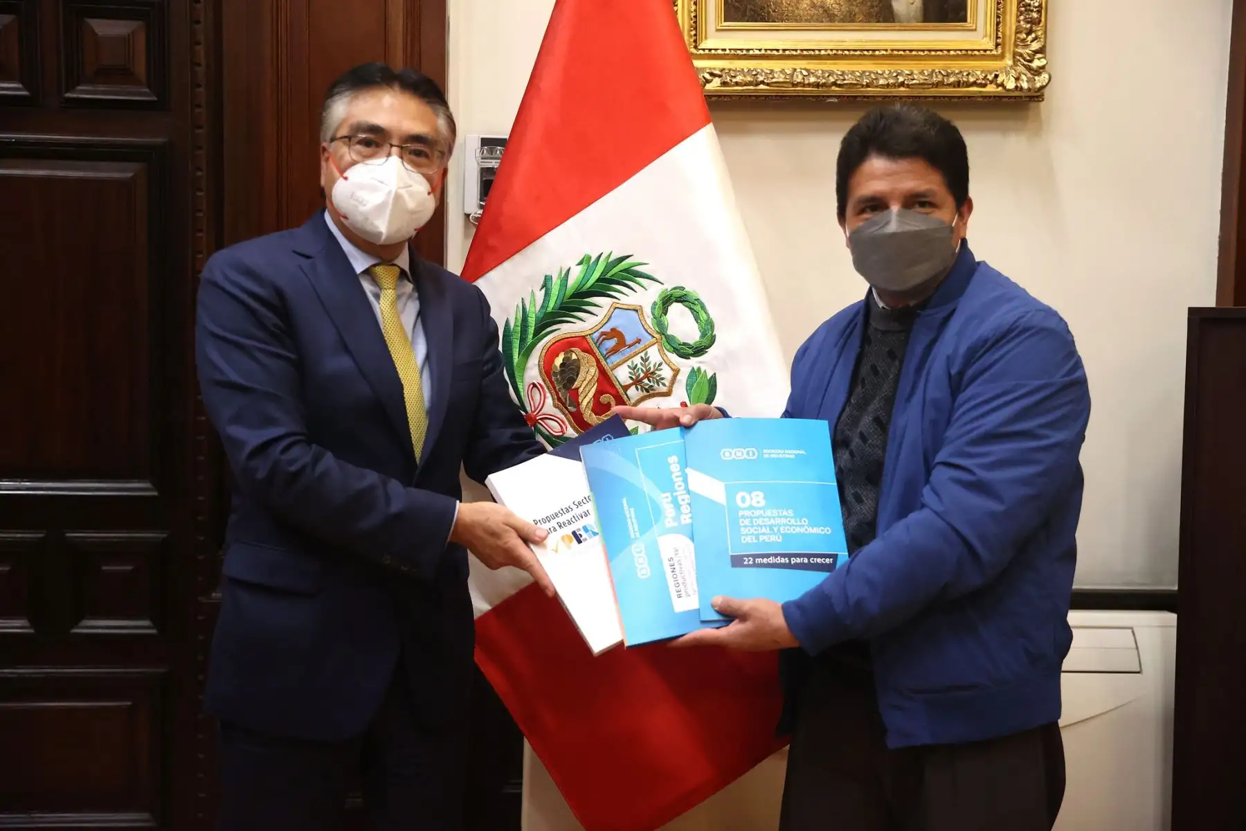 El presidente Pedro Castillo sostiene una reunión de trabajo con los representantes de la Sociedad Nacional de Industria, en el que se abordan diversas acciones para fortalecer la productividad en las regiones, así como propuestas para el desarrollo social y económico del país.
Foto: ANDINA/Prensa Presidencia