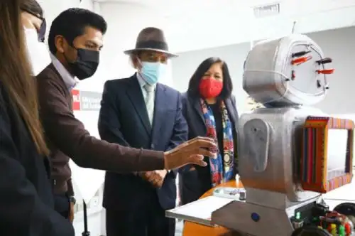Con el apoyo de la robot Kipi, el Ministerio del Ambiente fortalecerá sus acciones de educación ambiental en las escuelas del país, para lo cual se le dotará de insumos informativos en temas ambientales.