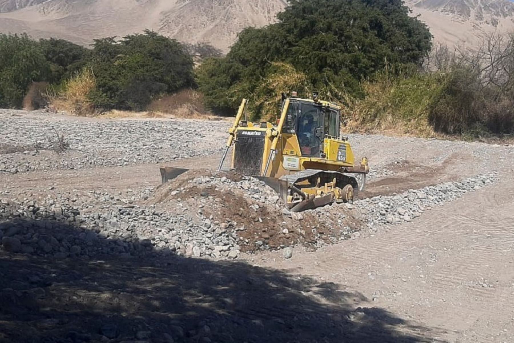 El Ministerio Vivienda, Construcción y Saneamiento inició los trabajos de limpieza y descolmatación del tercer tramo del cauce del río Las Trancas, ubicado en el distrito de Vista Alegre, de la provincia de Nasca.
