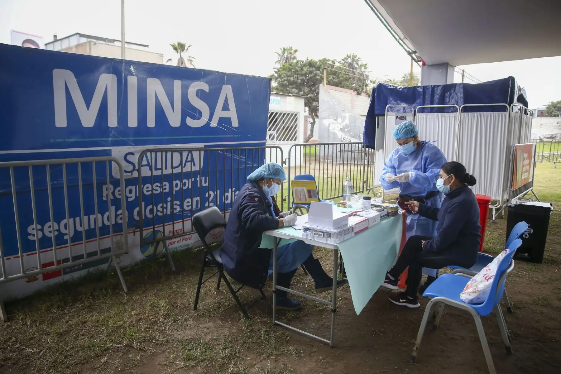 Ministerio de Salud realiza campaña de vacunación contra la influenza y el covid-19 en el Instituto Peruano del Deporte de San Juan de Miraflores.
Foto: ANDINA/Carla Patiño Ramírez