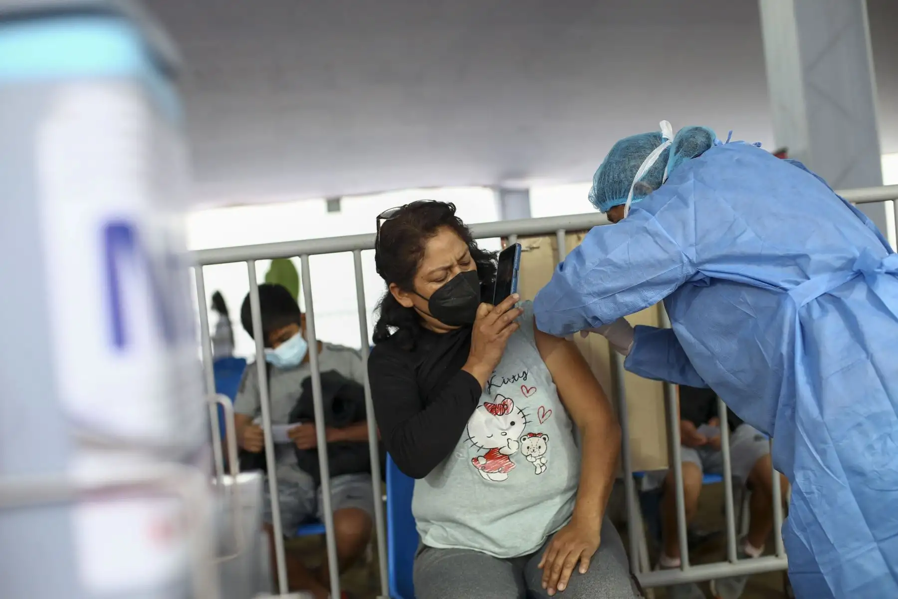 Ministerio de Salud realiza campaña de vacunación contra la influenza y el covid-19 en el Instituto Peruano del Deporte de San Juan de Miraflores.
Foto: ANDINA/Carla Patiño Ramírez