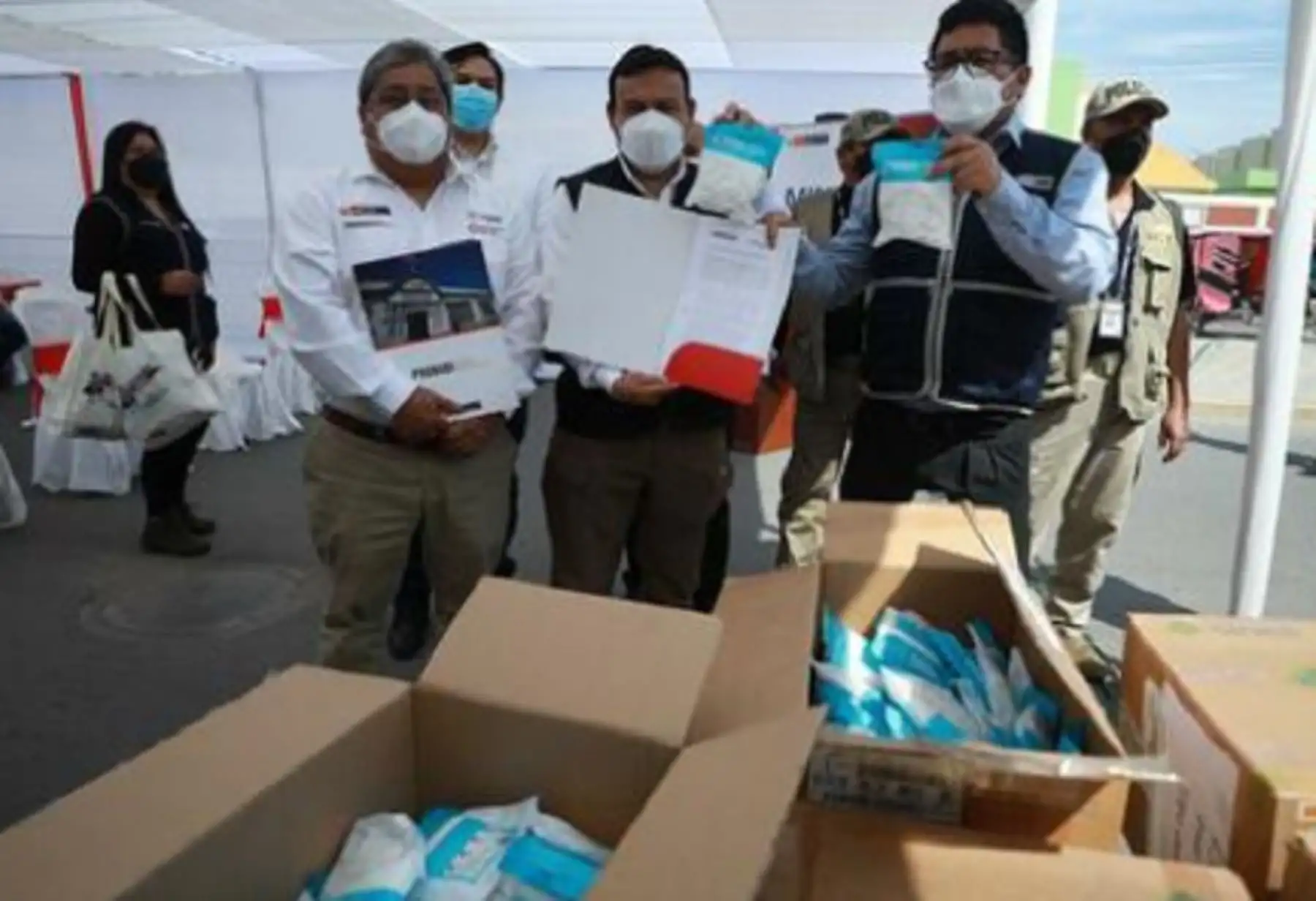 El Ministerio de Justicia y Derechos Humanos (Minjusdh) entregó hoy 400,000 mascarillas KN 95 para el personal del sector salud de la región Lambayeque, con el fin de contribuir con las acciones de prevención y lucha contra el covid-19 que se ejecutan en esta jurisdicción.