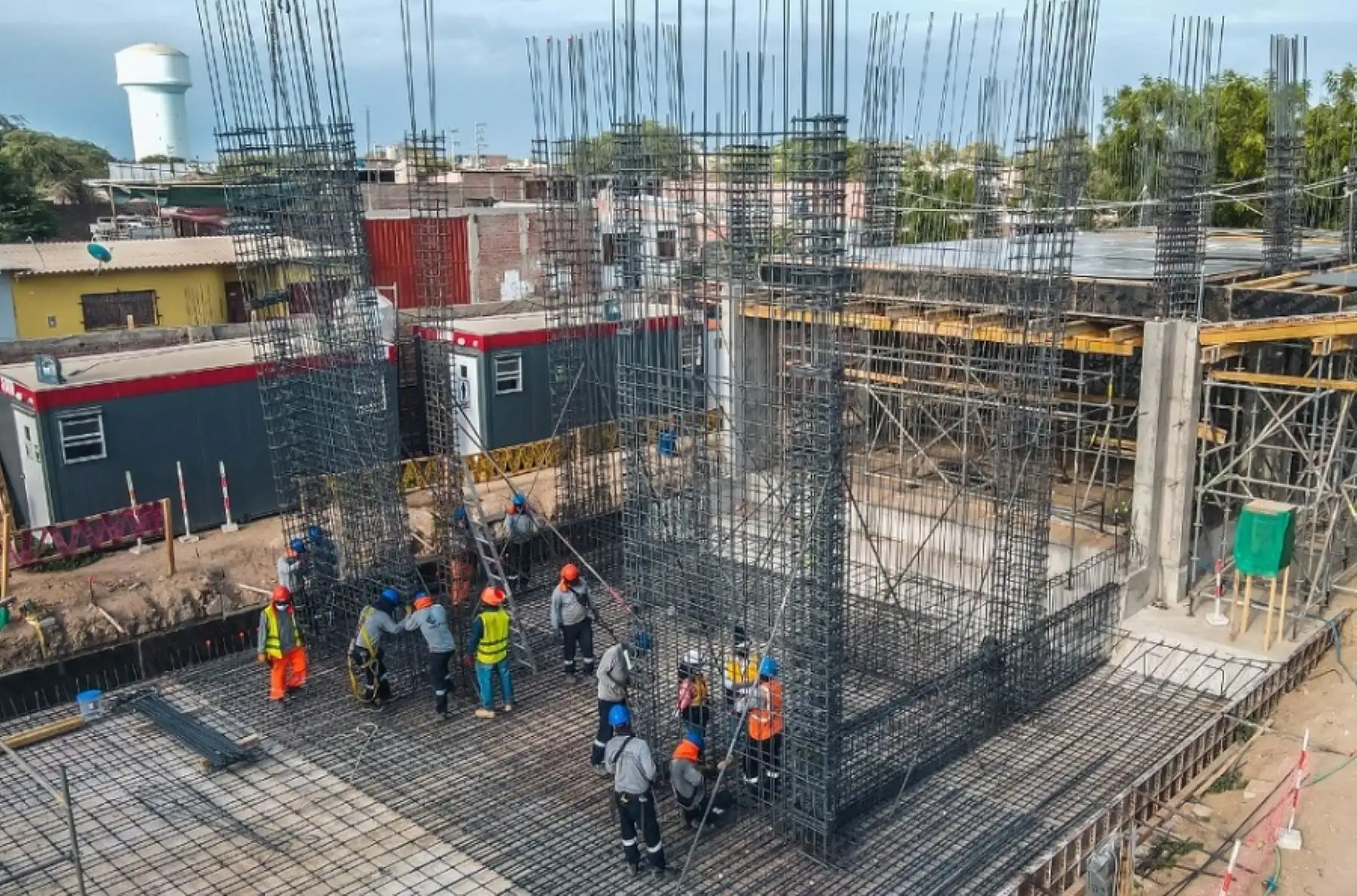 Los recursos serán destinados a financiar 57 intervenciones nuevas, así como a asegurar la continuidad de 149 obras que están en ejecución en las regiones de Tumbes, Piura, Lambayeque, La Libertad, Áncash, Lima, Cajamarca, Arequipa, Ayacucho, Huancavelica e Ica.