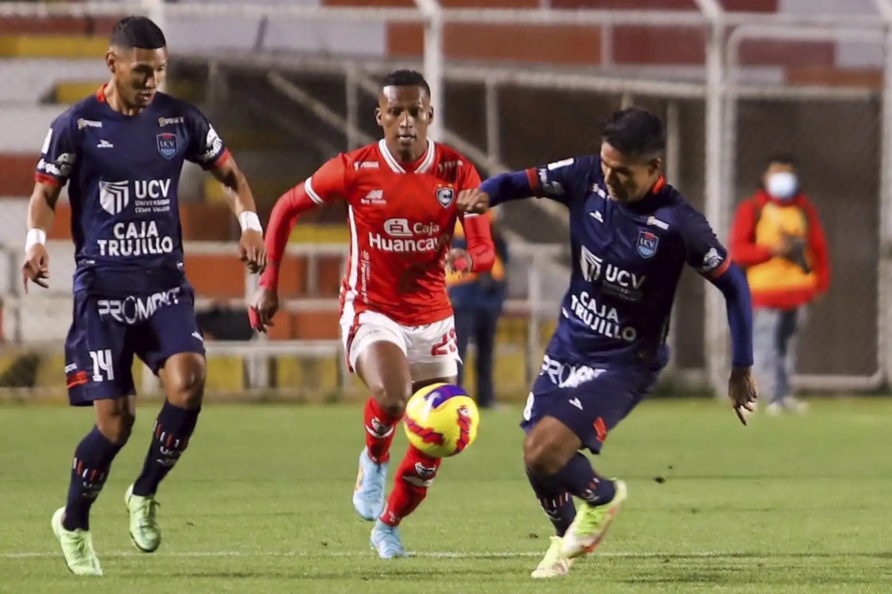 Cienciano choca ante UCV por la fecha 1 del Torneo Apertura de la Liga 1, en el estadio Inca Garcilaso de la Vega. Foto: UCV