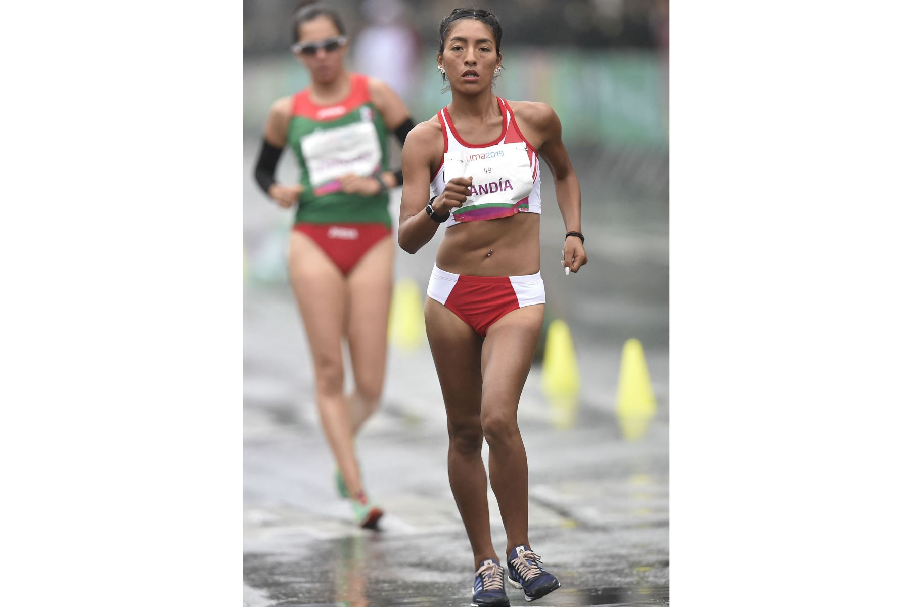 La peruana Mary Luz Andia compite en la carrera final de 20 km de caminata femenina durante los Juegos Panamericanos Lima 2019.
Foto: AFP