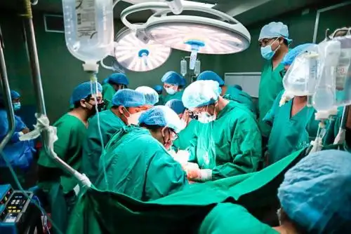 Aterrizó en el Hospital Edgardo Rebagliati el helicóptero de Aviación Naval junto con los médicos especialistas y los órganos donados (corazón y pulmones) desde Arequipa para pacientes del INCOR y el Hospital Almenara.
Foto: EsSalud