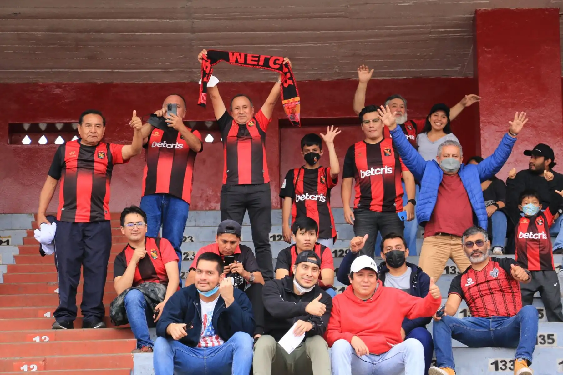 Hinchas del club Melgar alientan a su equipo por la primera fecha del Torneo Clausura Liga 1 en el Estadio Mansiche de Trujillo.
Foto: Liga 1