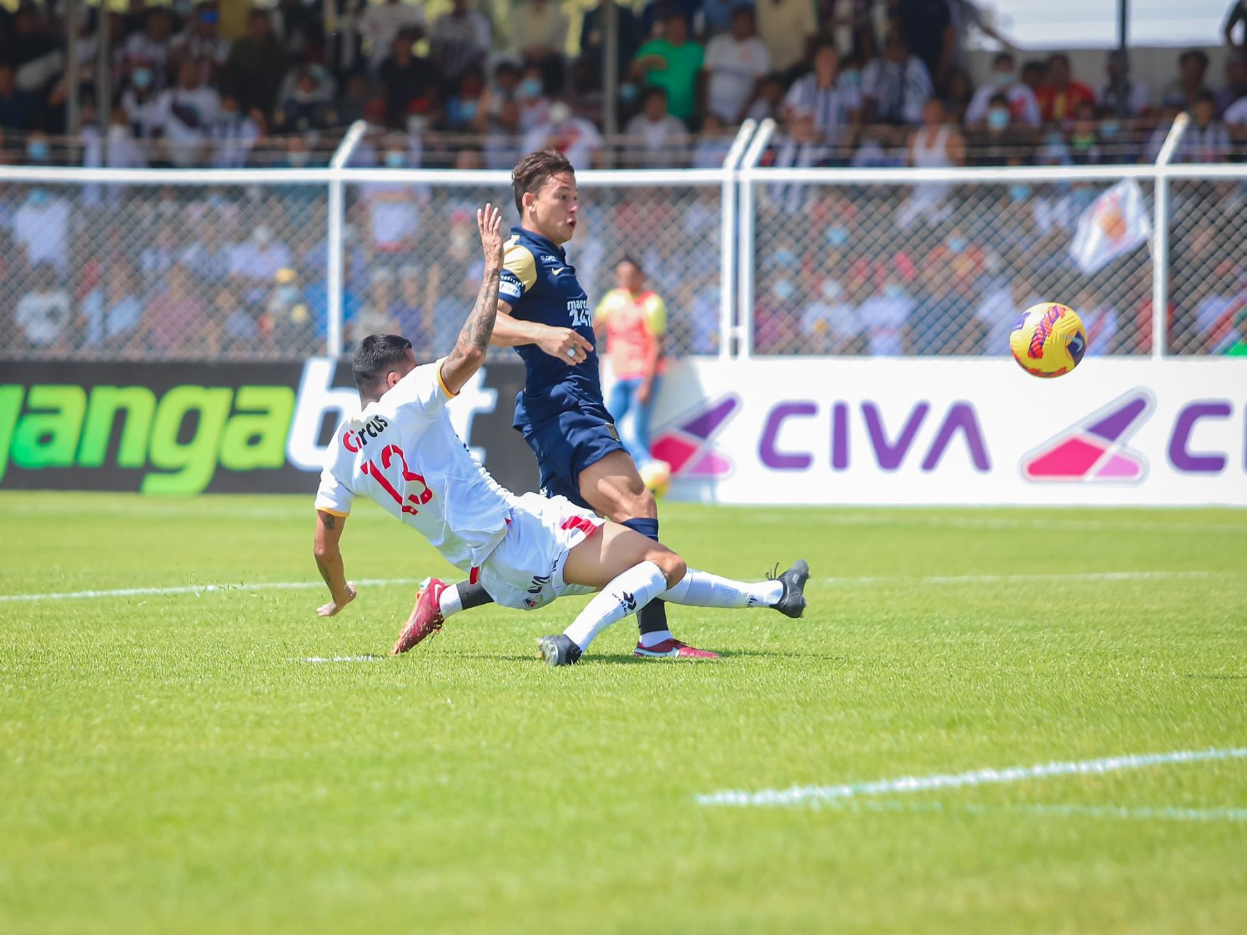 Cristian Benavente anota el gol que le permite a Alianza Lima ir ganando 2-1 a Atlético Grau en Piura