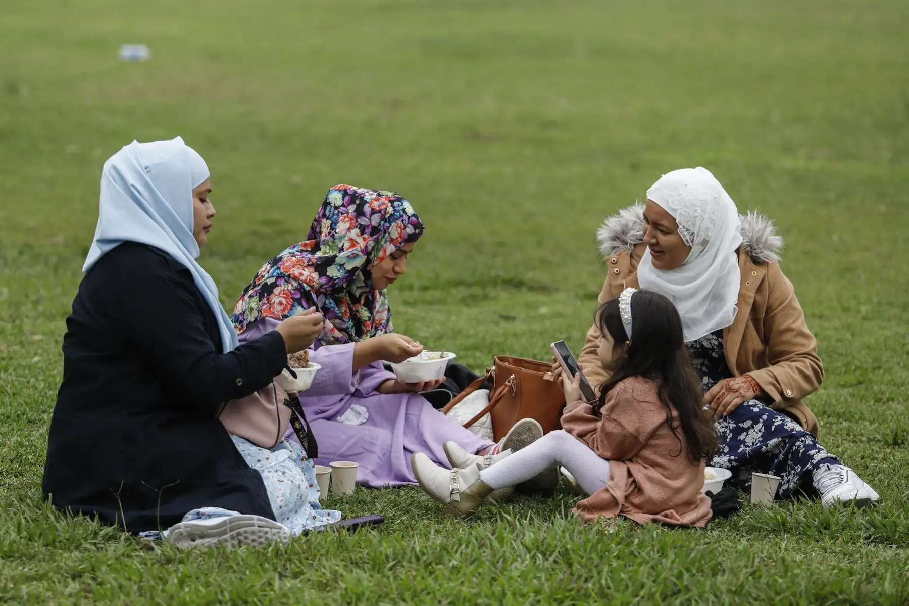 Integrantes de la Asociación Islam Perú celebraron esta tarde la festividad Eid al Adha, en el Parque de los Anillos, en Ate. Foto: ANDINA/Renato Pajuelo