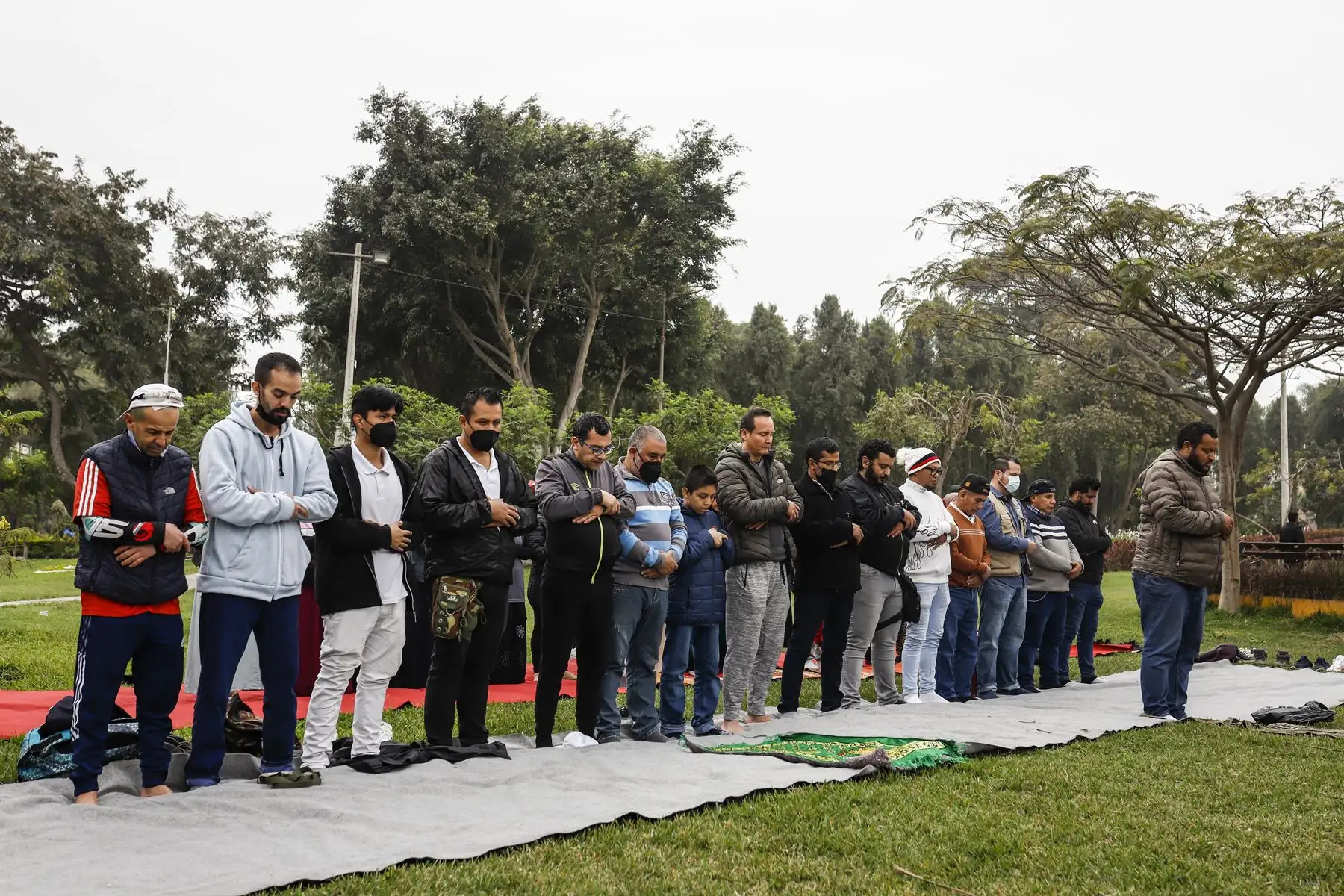 Integrantes de la Asociación Islam Perú celebraron esta tarde la festividad Eid al Adha, en el Parque de los Anillos, en Ate. Foto: ANDINA/Renato Pajuelo