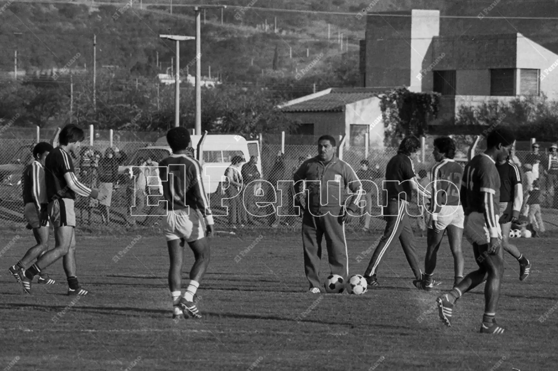 Córdoba, Argentina - 1 junio 1978  / Entrenamientos de la selección peruana de fútbol bajo la dirección de Marcos Calderón previo a su debut ante Escocia en el mundial  Argentina 78. Foto: Archivo Histórico de El Peruano / Rolando Ángeles