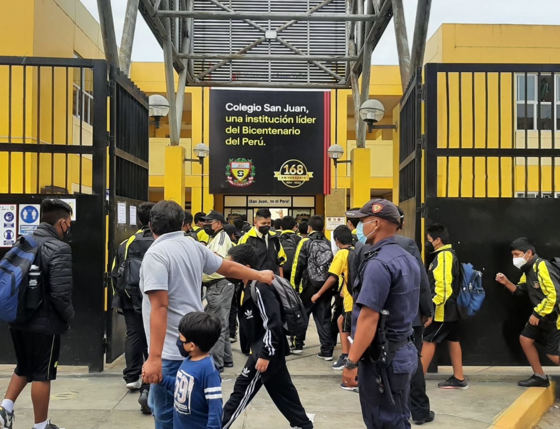 Autoridades de Educación de La Libertad descartaron suspender las clases presenciales por el aumento de contagios de covid-19, como el reciente brote reportado en el colegio San Juan de Trujillo. Foto: Luis Puell