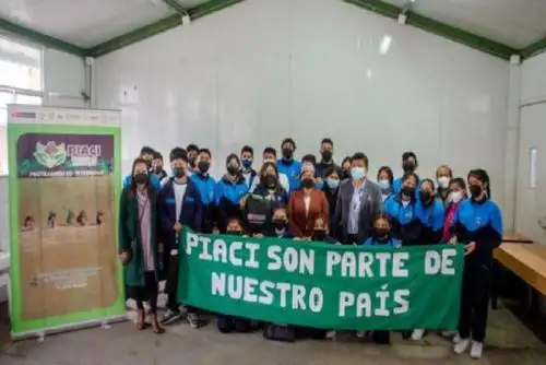 En el Perú se han reconocido a 20 PIACI, en los cuales viven 7,000 peruanos: 4,900 en aislamiento y 2,100 en contacto inicial; los cuales se encuentran en extrema vulnerabilidad por peligros a su salud, su cultura y la constante invasión a sus territorios.