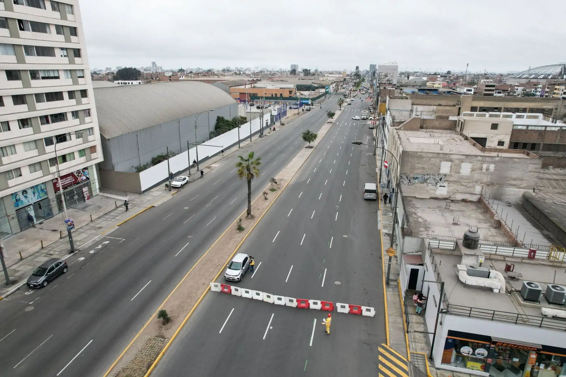 Hoy lunes 11 de julio inició el plan de desvíos en la avenida Venezuela para dar paso a las obras de la Estación 10 Tingo María de la Línea 2 del Metro de Lima y Callao, informó la Autoridad de Transporte Urbano (ATU).
Foto: ANDINA/Renato Pajuelo