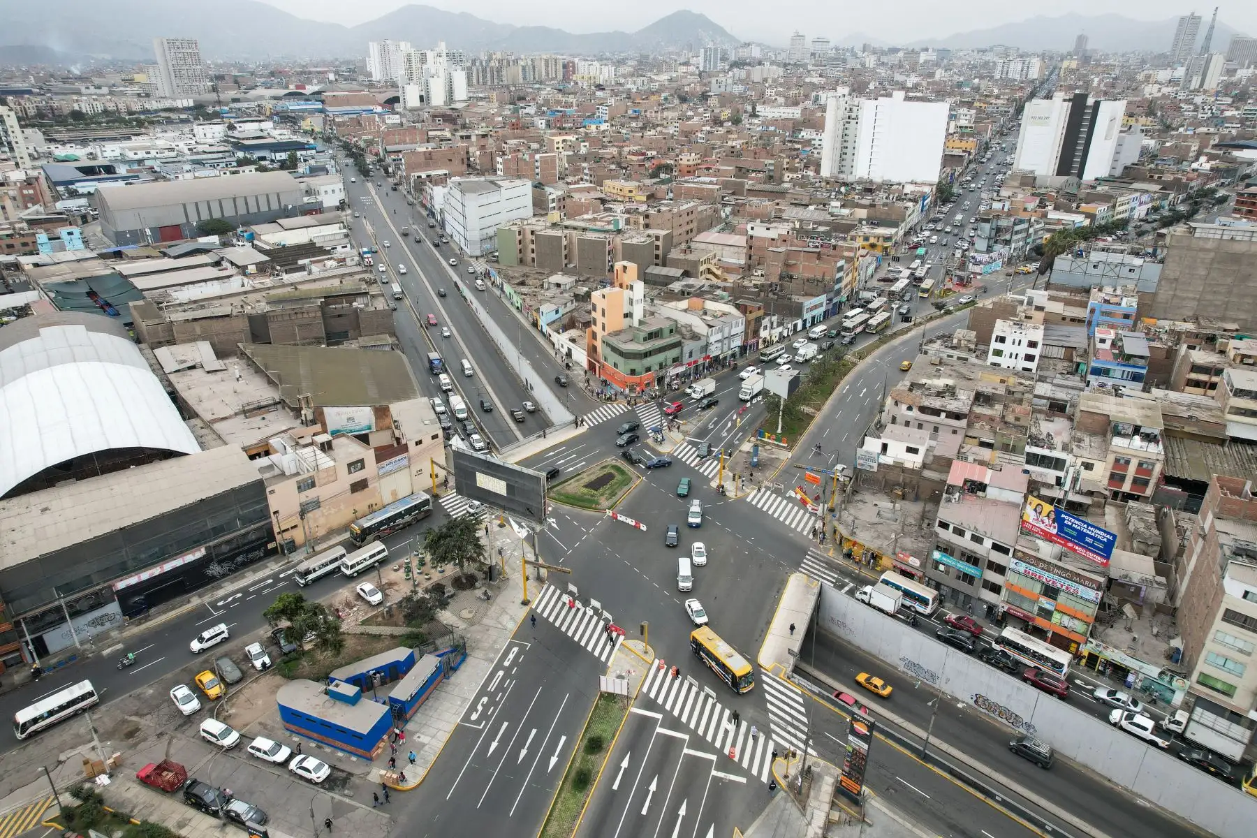 Hoy lunes 11 de julio inició el plan de desvíos en la avenida Venezuela para dar paso a las obras de la Estación 10 Tingo María de la Línea 2 del Metro de Lima y Callao, informó la Autoridad de Transporte Urbano (ATU).
Foto: ANDINA/Renato Pajuelo