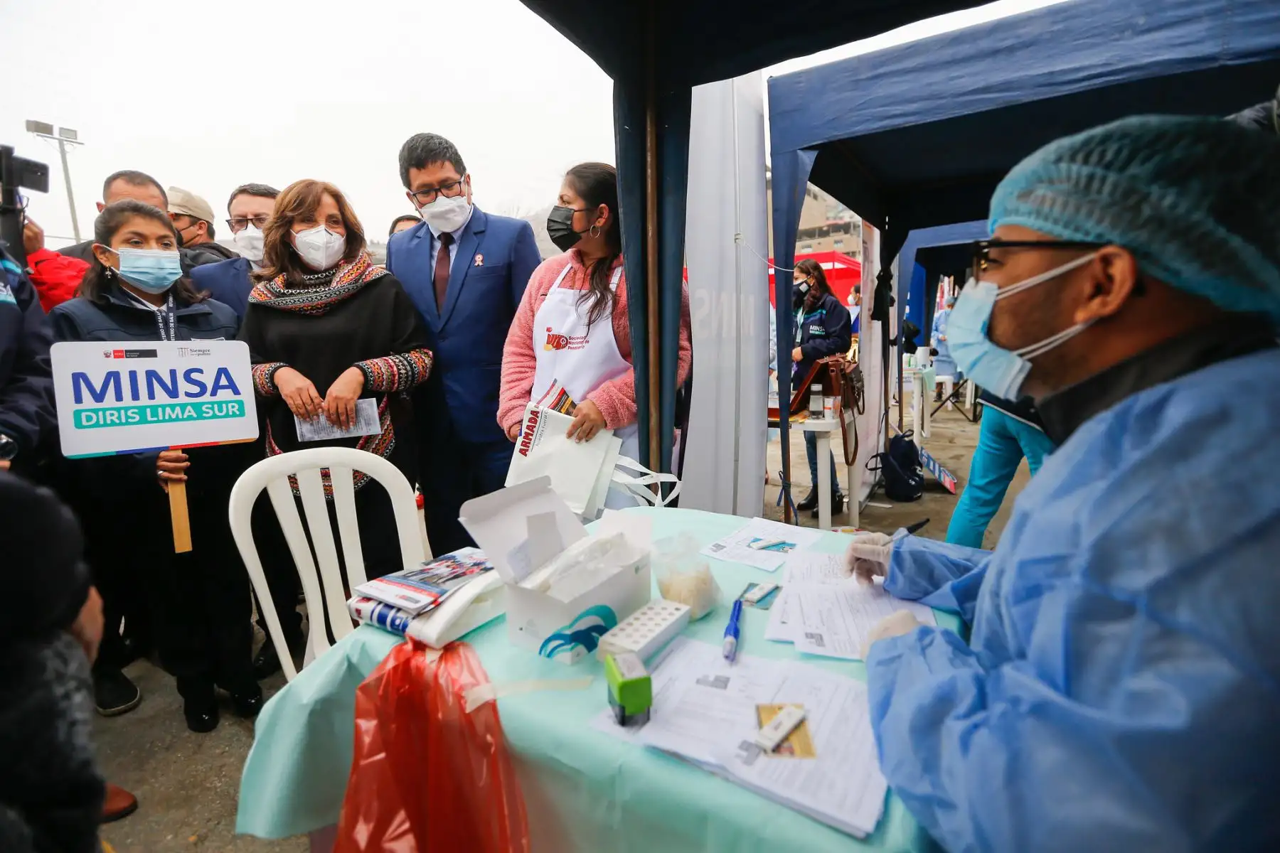 Minsa participa en la campaña de salud integral dirigida a 300 beneficiarios de las ollas comunes de Villa María del Triunfo. En la actividad se hizo la ministra de Desarrollo e Inclusión Social, Dina Boluarte y el ministro de Salud, José Antonio López
Foto: Minsa