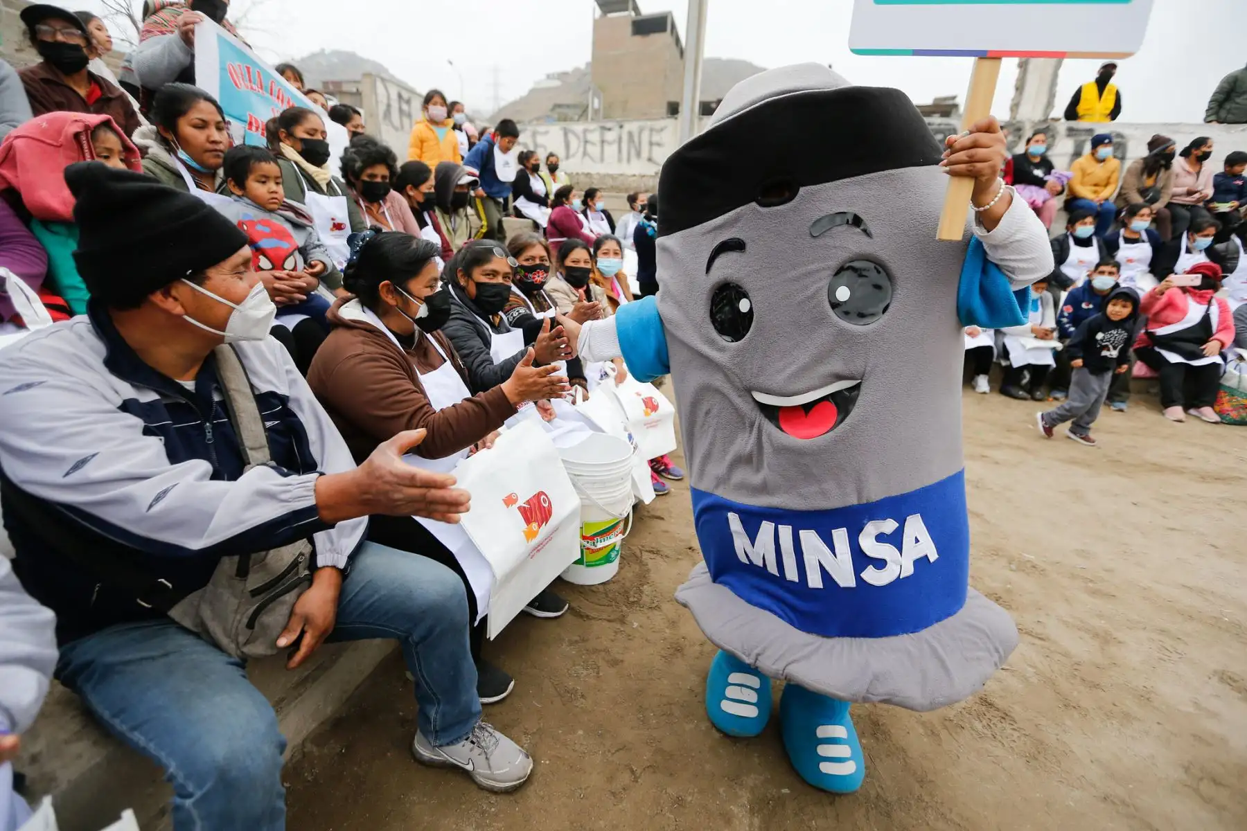 Minsa participa en la campaña de salud integral dirigida a 300 beneficiarios de las ollas comunes de Villa María del Triunfo.
Foto: Minsa