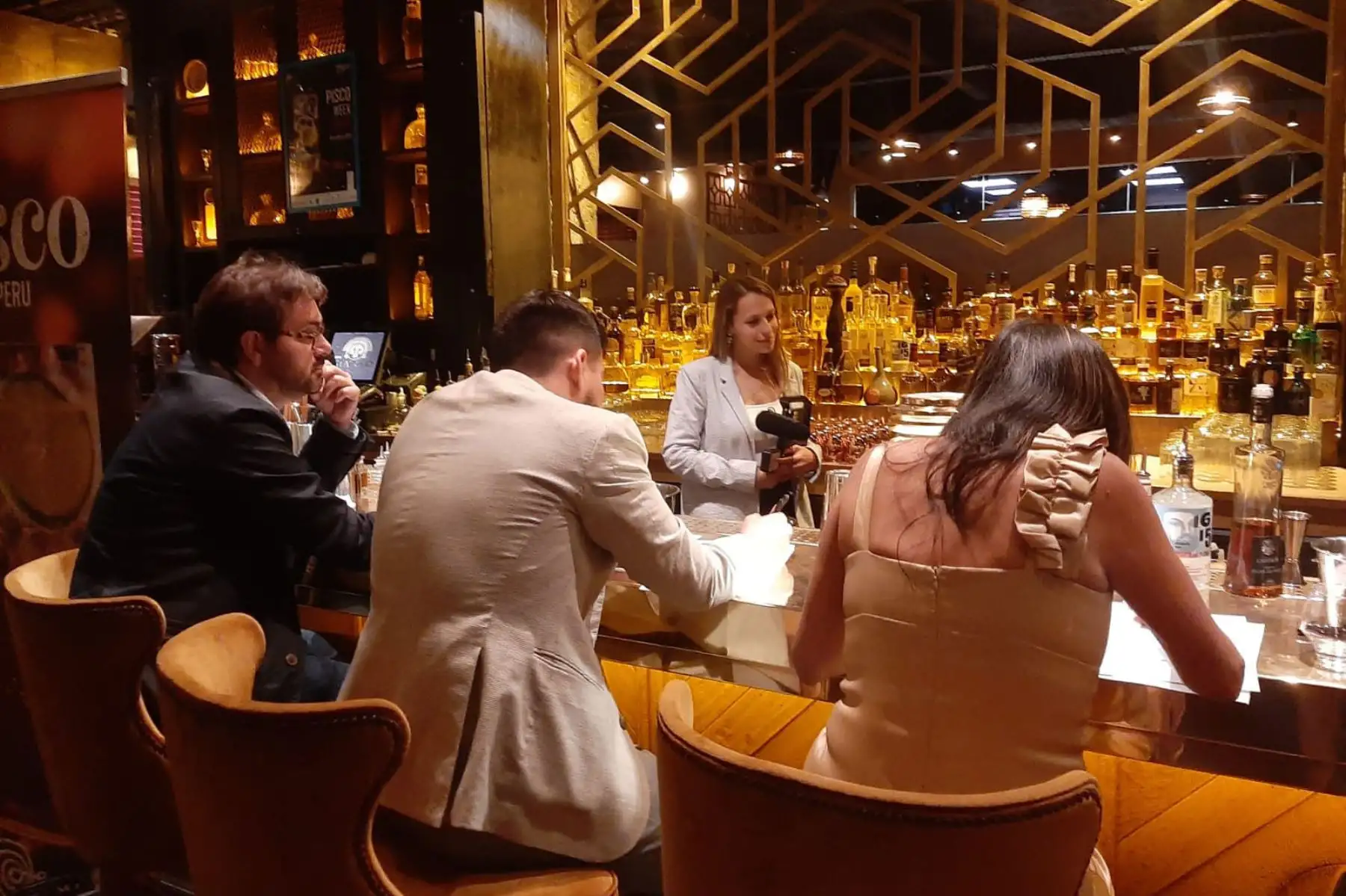 La Oficina Comercial de PROMPERÚ en París organizó la Pisco Week France, que reunió a los amantes de la coctelería alrededor del Pisco, la bebida nacional del Perú.
Foto: Oficina Comercial de Promperú en París