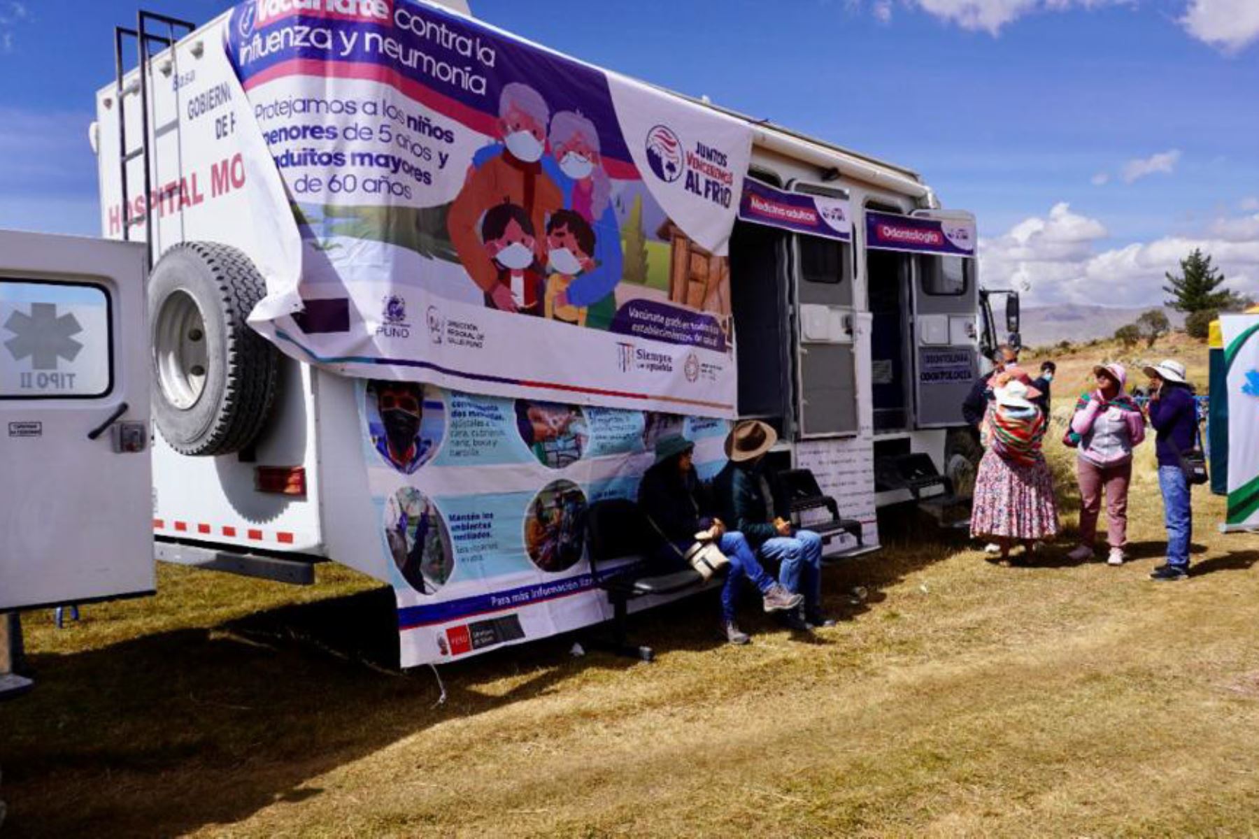 La Diresa Puno desplazó una clínica móvil para ejecutar una campaña integral de salud en Puno. Foto: Minsa