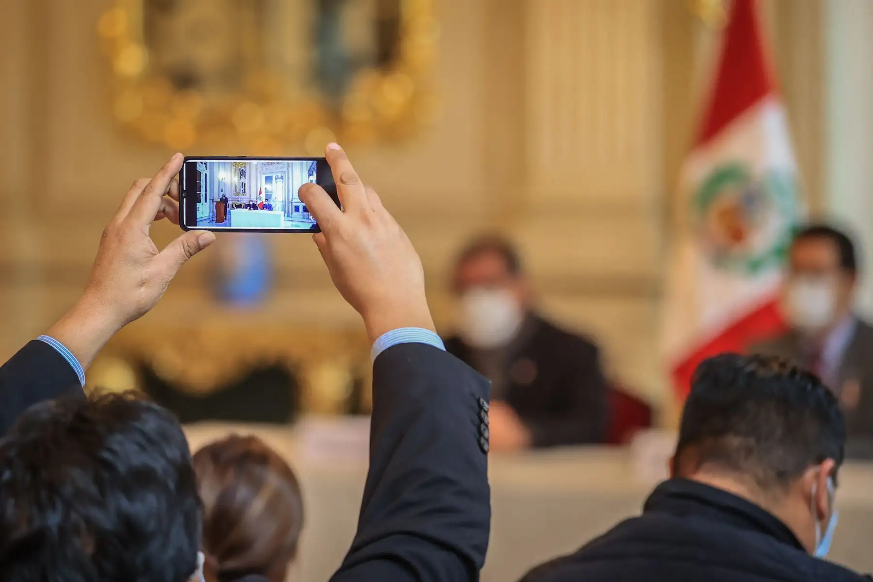 El licenciado Fernando López Sánchez, presidente del Comité Peruano Memoria del Mundo y el Doctor Ricardo Moreau Heredia jefe institucional del Archivo General de la Nación suscribibieron el día de hoy un convenio con el objetivo de “Contribuir a la preservación del Patrimonio Documental del Perú, mejorando las posibilidades de su acceso, y creando una mayor conciencia de su existencia e importancia, tanto a nivel nacional e internacional. 
Foto: ANDINA/Andrés Valle