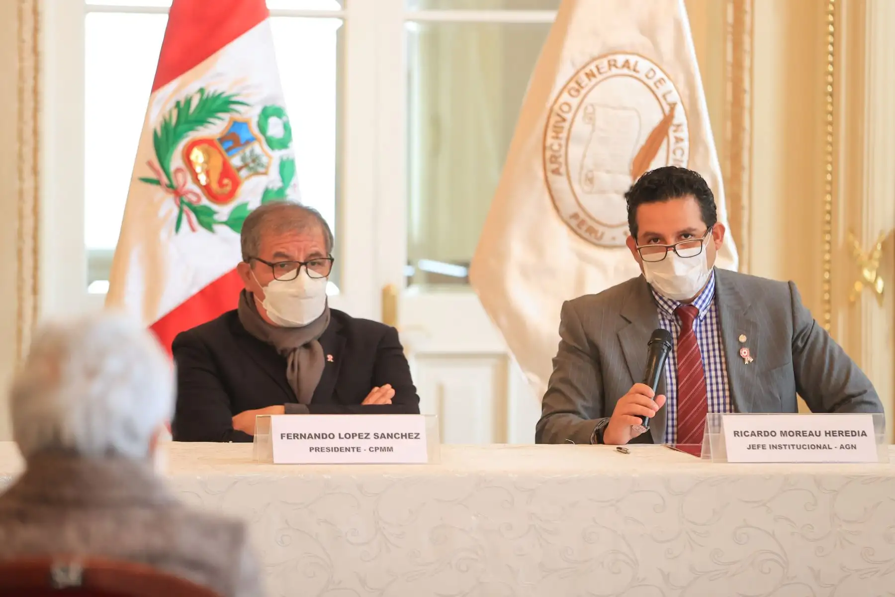 El licenciado Fernando López Sánchez, presidente del Comité Peruano Memoria del Mundo y el Doctor Ricardo Moreau Heredia jefe institucional del Archivo General de la Nación suscribibieron el día de hoy un convenio con el objetivo de “Contribuir a la preservación del Patrimonio Documental del Perú, mejorando las posibilidades de su acceso, y creando una mayor conciencia de su existencia e importancia, tanto a nivel nacional e internacional. 
Foto: ANDINA/Andrés Valle