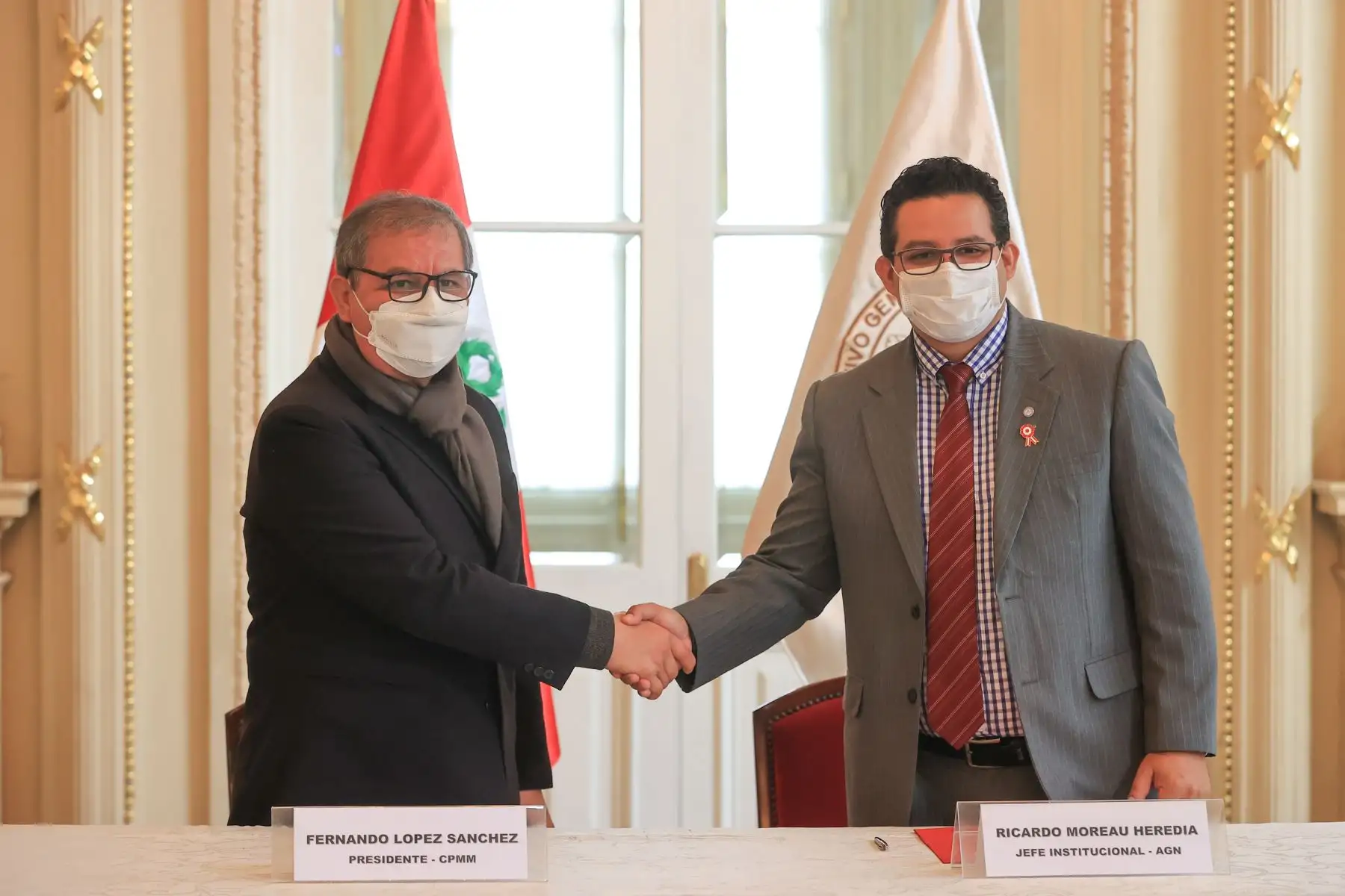 El licenciado Fernando López Sánchez, presidente del Comité Peruano Memoria del Mundo y el Doctor Ricardo Moreau Heredia jefe institucional del Archivo General de la Nación suscribibieron el día de hoy un convenio con el objetivo de “Contribuir a la preservación del Patrimonio Documental del Perú, mejorando las posibilidades de su acceso, y creando una mayor conciencia de su existencia e importancia, tanto a nivel nacional e internacional. 
Foto: ANDINA/Andrés Valle