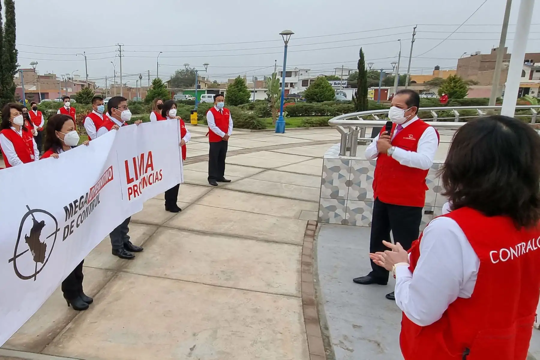 Desde la ciudad de Huacho, la Contraloría General inició hoy el despliegue del Megaoperativo de Control Lima Provincias, durante el cual se supervisará la ejecución de S/ 1917 millones de recursos del Estado, de los cuales el 97% (S/ 1868 millones) corresponde a inversión pública. 
Foto: Contraloría General