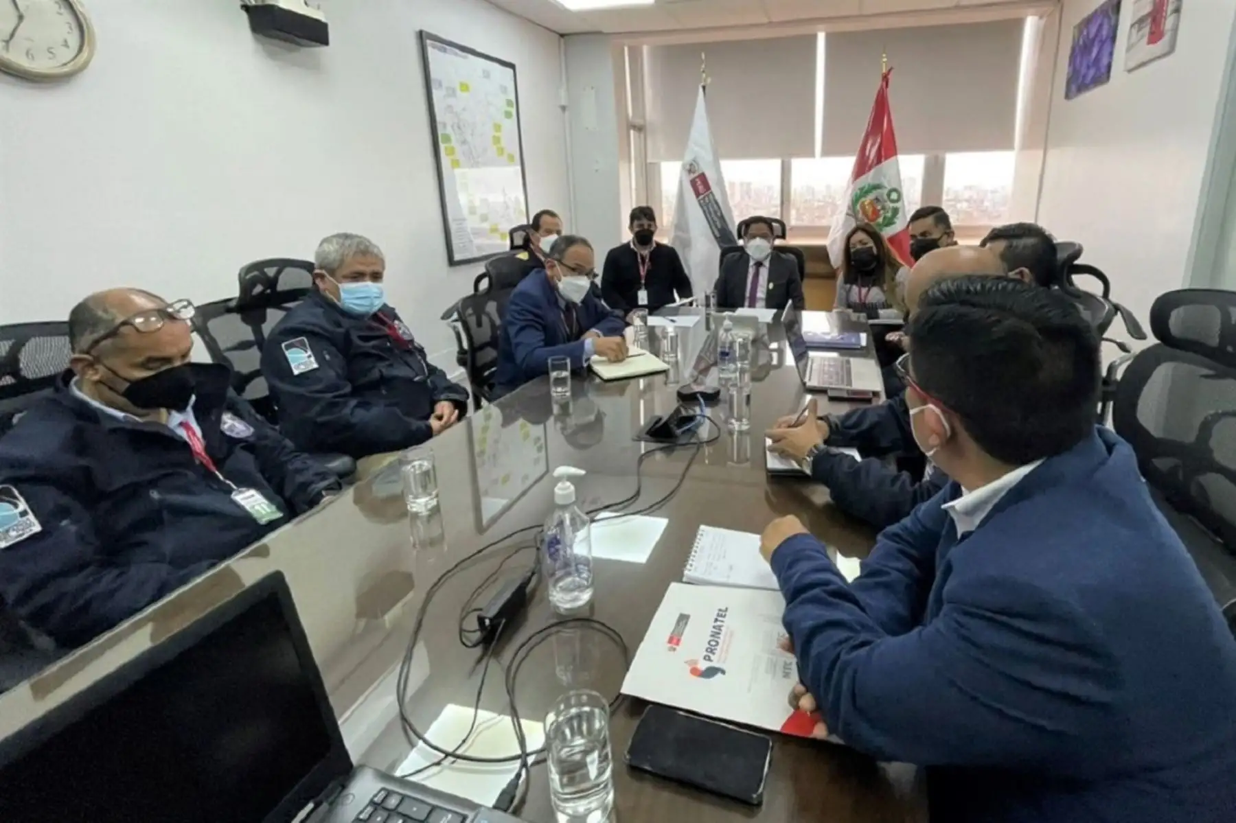 Reunión de funcionarios del MTC y la Conida sobre la posibilidad de un satélite propio del Perú para telecomunicaciones. Foto: Cortesía.