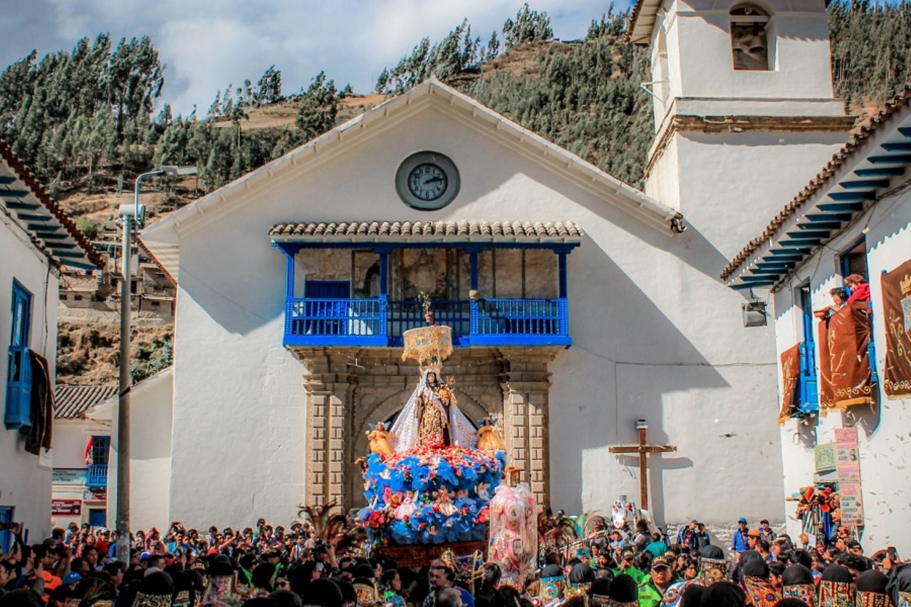 Desde el inicio de su veneración, en la segunda mitad del siglo XVI, la festividad en honor a la Virgen del Carmen se convirtió en una de las celebraciones más importantes de Cusco y de Perú.