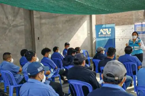 La ATU instruyó a los choferes y cobradores en torno a temas relacionados a sus funciones y competencias, seguridad vial, prevención del covid-19, las obligaciones y sus derechos como operadores de los servicios de transporte. ANDINA/ ATU