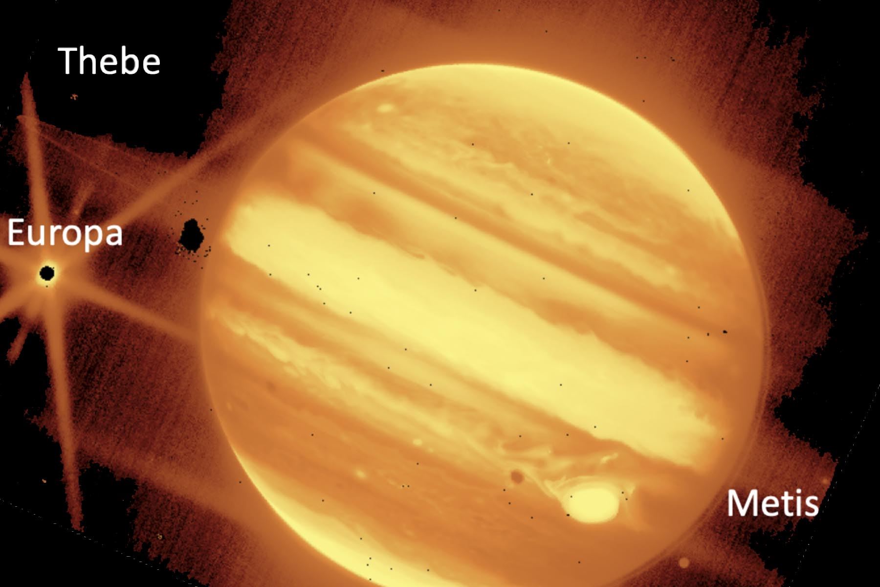Con las imágenes obtenidas se pudo confirmar que el telescopio James Webb puede rastrear objetivos en movimiento incluso cuando hay luz dispersa como en el caso de Júpiter.  Foto: NASA/ESA/CSA