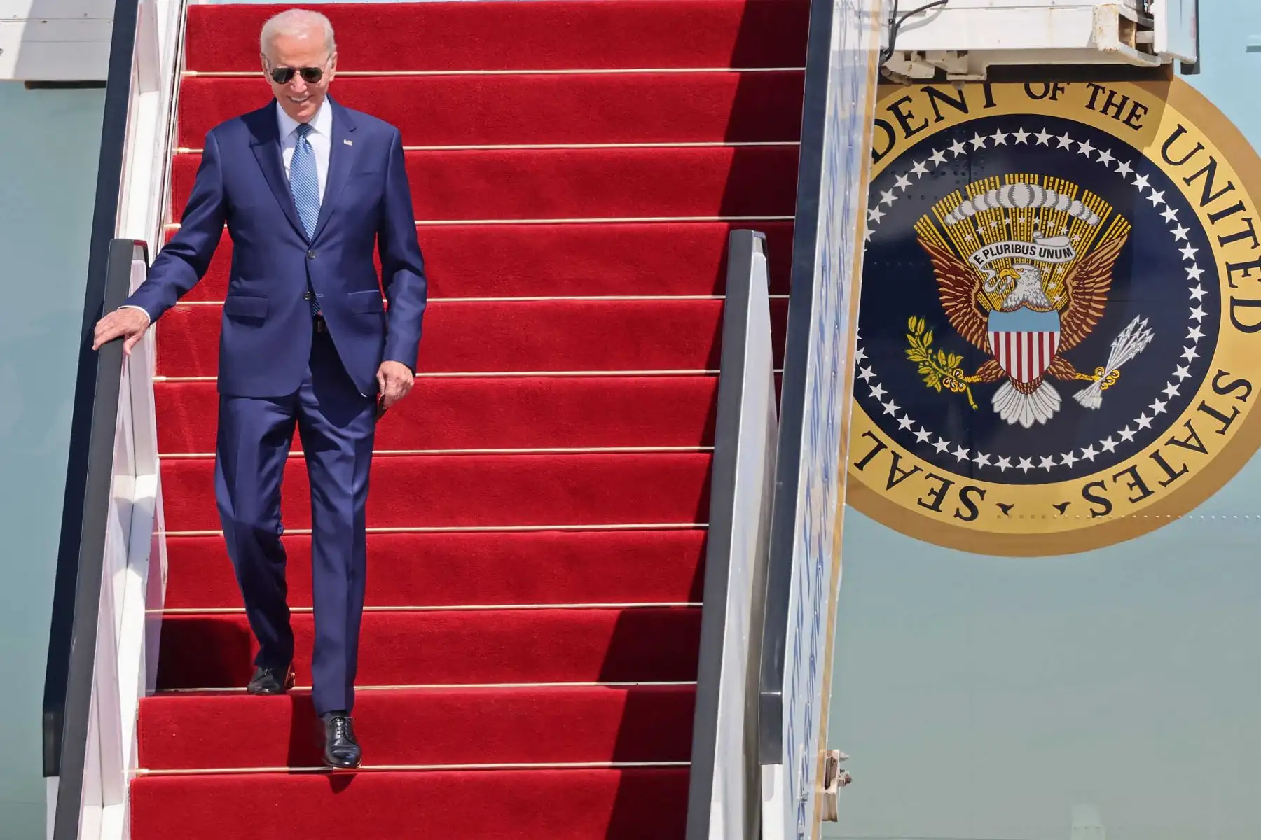 El presidente de los Estados Unidos, Joe Biden, llega al aeropuerto Ben Gurion en Lod, cerca de Tel Aviv, cuando comienza su primera gira por Medio Oriente desde que ingresó a la Casa Blanca. Foto: AFP