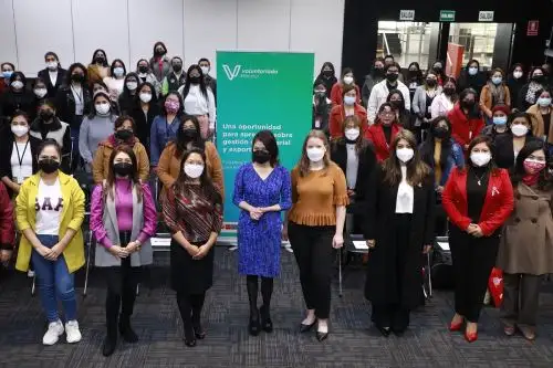 Grupo de estudiantes voluntarios que apoyarán el desarrollo productivo y exportador de las empresas del conglomerado textil y de confecciones de Gamarra. Foto: cortesía.