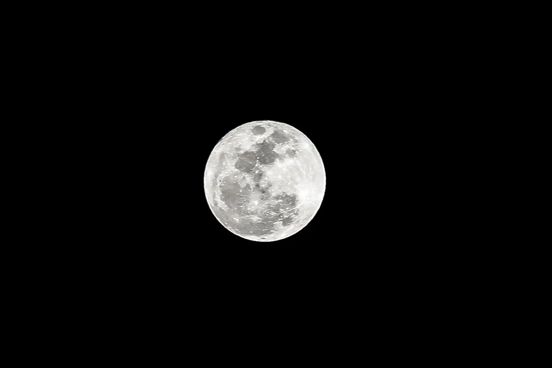 Lima 13 Julio 2022. Esta noche, la luna llena está más cerca a la Tierra que en otra fecha del año, la luna llena de julio será la más grande de todo el 2022. Foto: ANDINA/Renato Pajuelo