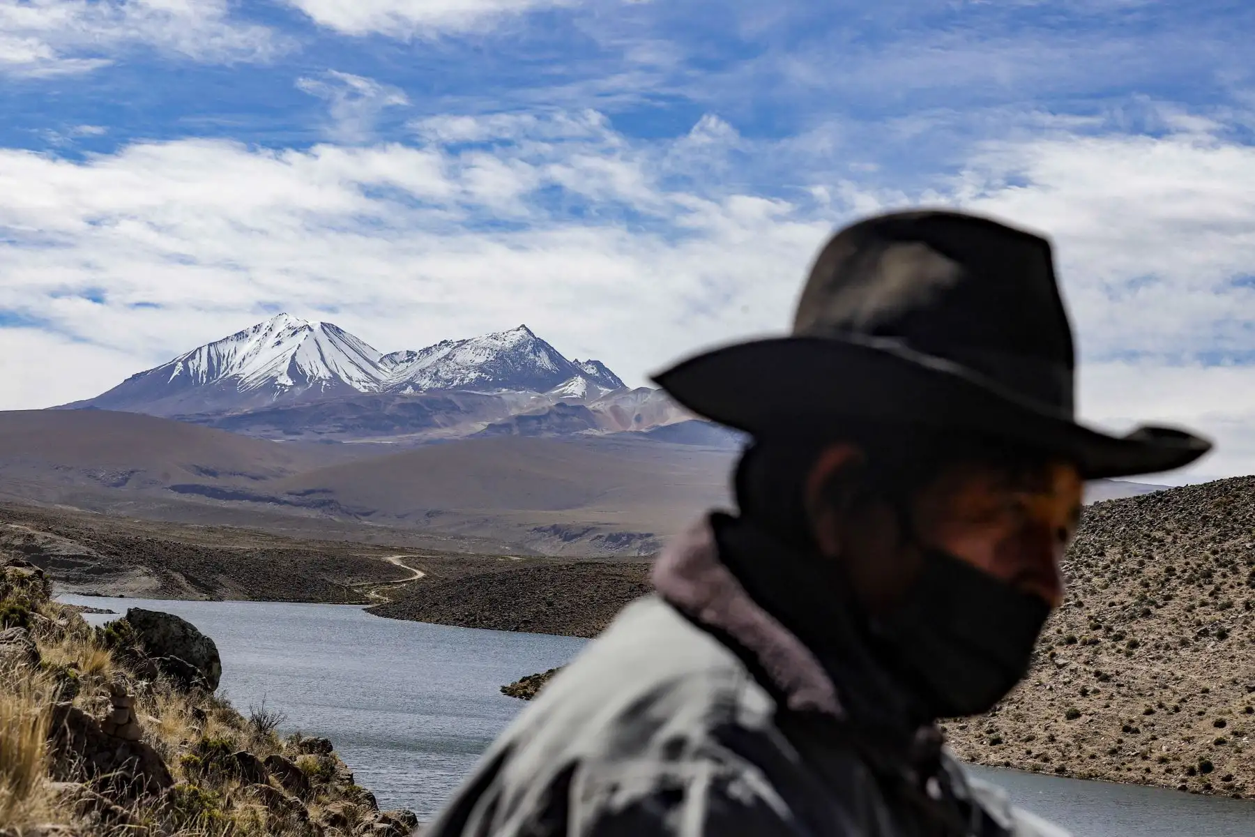 El presidente del Consejo de Ministros, Aníbal Torres, inauguró la represa de Cularjahuira en el distrito de Camilaca (Candarave, Tacna), que beneficiará a 585 usuarios de riego con el adecuado acceso al agua, a fin de abastecer sus demandas agrícolas, sobre todo de octubre a diciembre, meses de déficit hídrico en esta parte del país. Foto: PCM