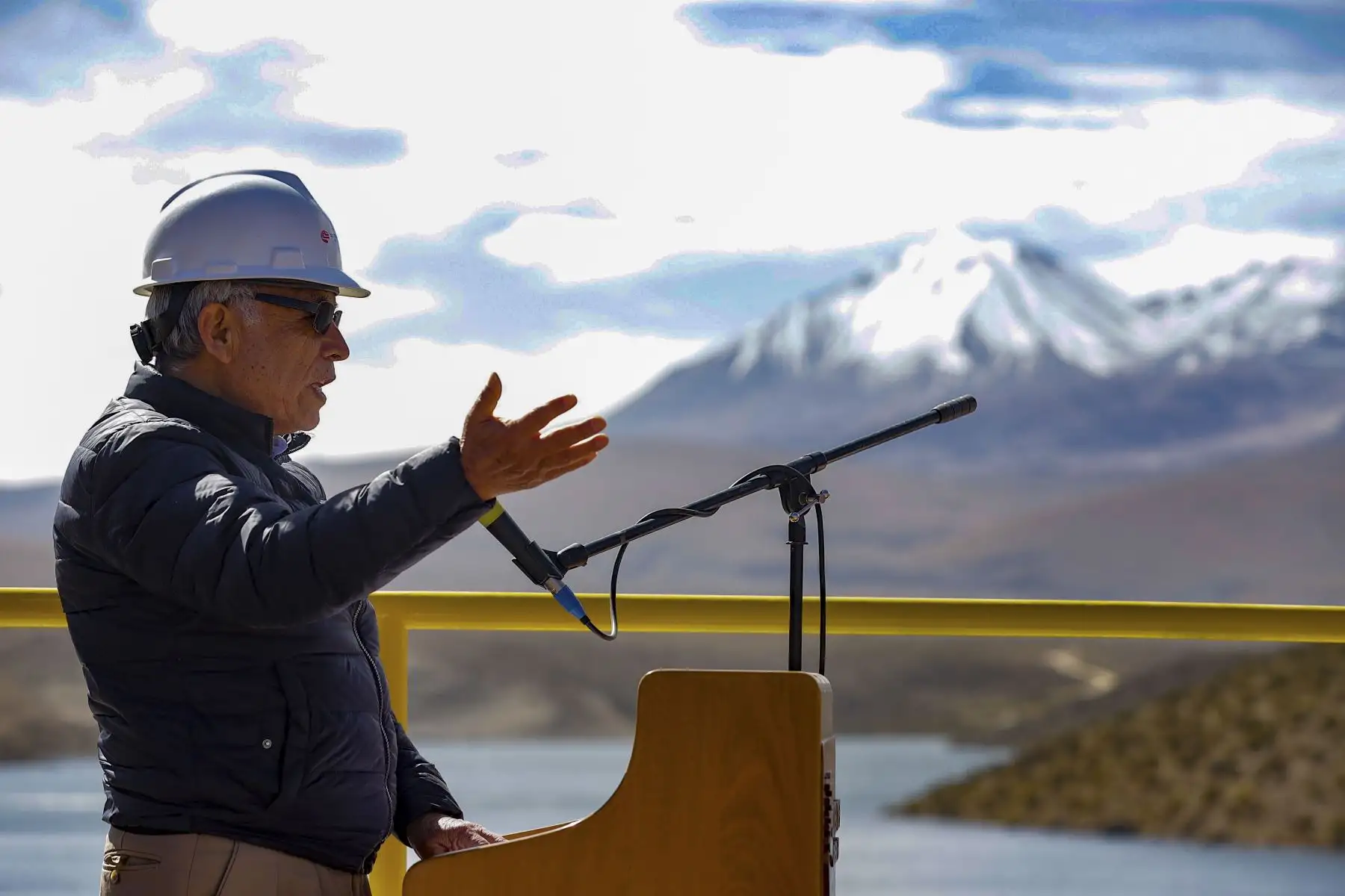 El presidente del Consejo de Ministros, Aníbal Torres, inauguró la represa de Cularjahuira en el distrito de Camilaca (Candarave, Tacna), que beneficiará a 585 usuarios de riego con el adecuado acceso al agua, a fin de abastecer sus demandas agrícolas, sobre todo de octubre a diciembre, meses de déficit hídrico en esta parte del país. Foto: PCM