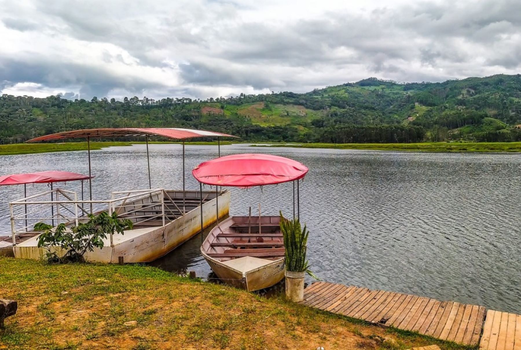 Laguna El Oconal, uno de los atractivos turísticos del distrito de Villa Rica, en la provincia de Oxapampa.