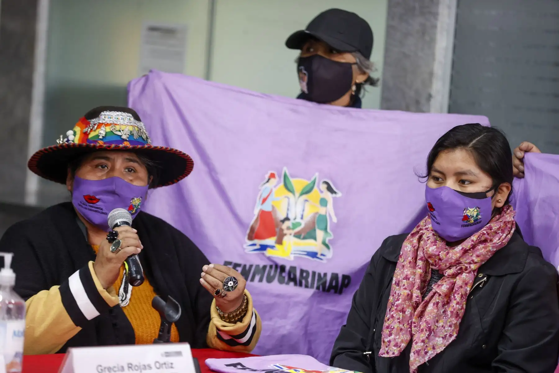 Conferencia de prensa del Ministerio de la Mujer y Poblaciones Vulnerables, liderada por la ministra Diana Miloslavic, junto a exministras, Aída García Naranjo y Rosario Sasieta Morales; Además también participaron autoridades del MIMP, lideresas y representantes de organizaciones de mujeres en rechazo al cambio de nombre propuesto por el Congreso de la República. Foto: ANDINA/Carla Patiño
