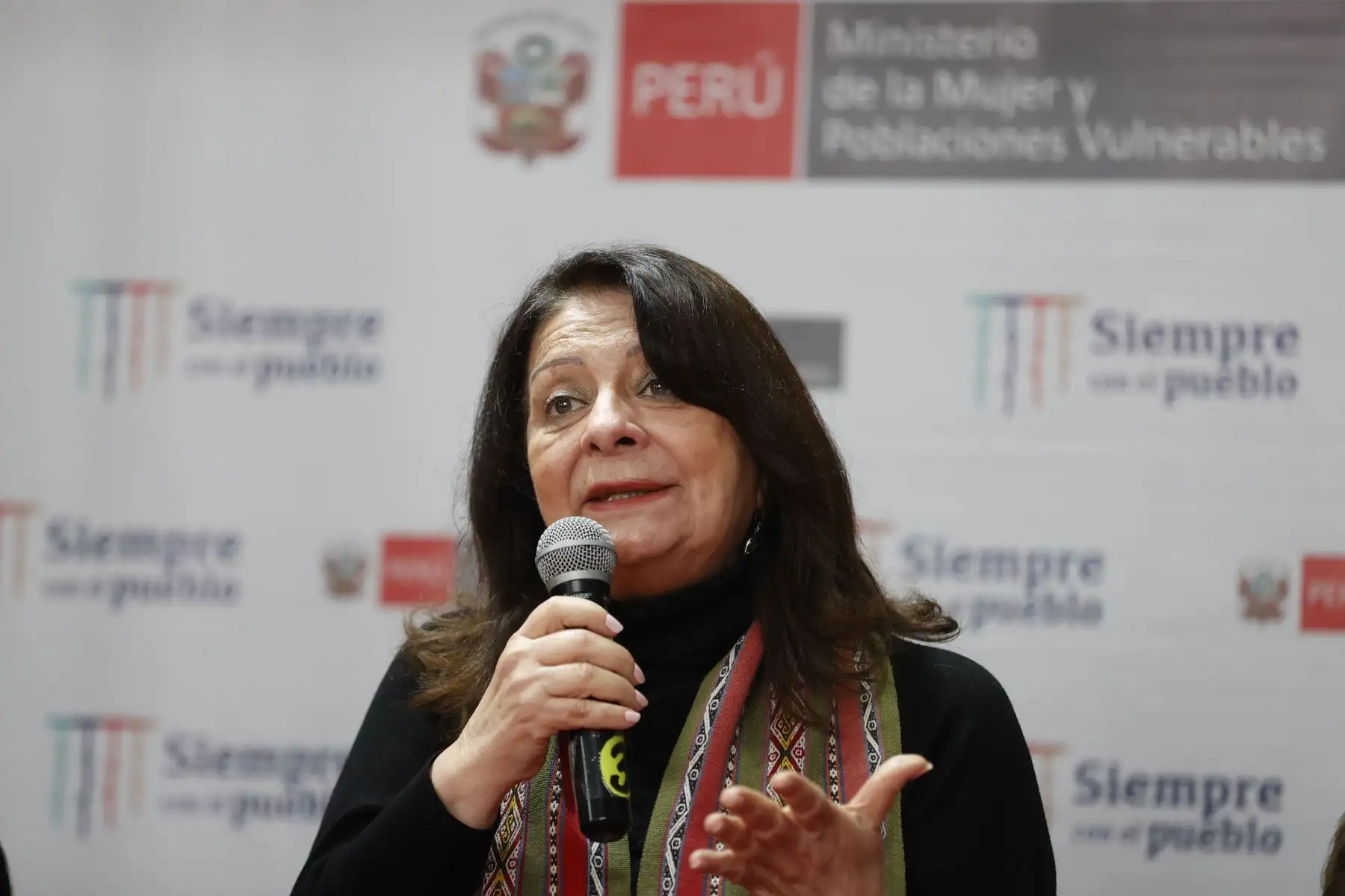 Conferencia de prensa del Ministerio de la Mujer y Poblaciones Vulnerables, liderada por la ministra Diana Miloslavic, junto a exministras, Aída García Naranjo y Rosario Sasieta Morales; Además también participaron autoridades del MIMP, lideresas y representantes de organizaciones de mujeres en rechazo al cambio de nombre propuesto por el Congreso de la República. Foto: ANDINA/Carla Patiño