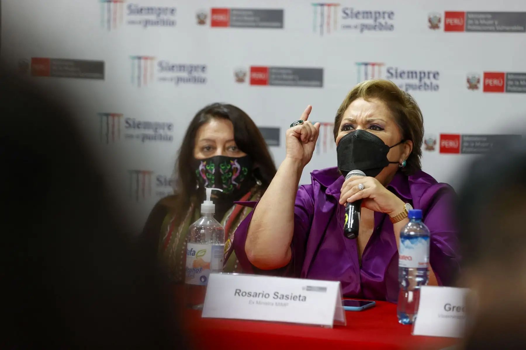Exministra Rosario Sasieta da mensaje en conferencia de prensa para manifestar su rechazo al cambio de nombre propuesto por el Congreso de la República. Foto: ANDINA/Carla Patiño