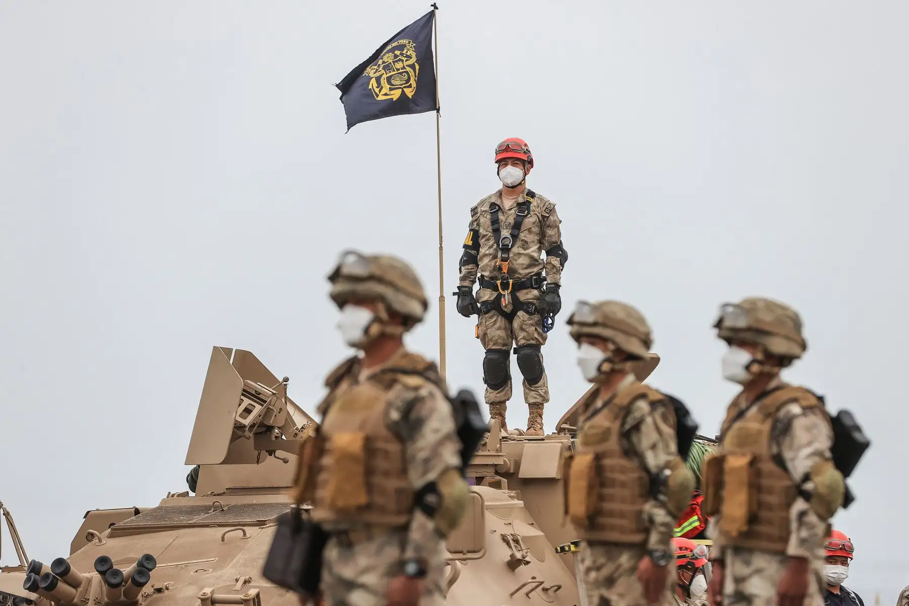 Marina de Guerra del Perú hizo una demostración de sus capacidades mediante ejercicios anfibios, terrestres y de comando, con la participación de sus infantes de marina y el empleo de sus vehículos tácticos, en las instalaciones de la Fuerza de Infantería de Marina, en Ancón.
Foto: ANDINA/Andrés Valle